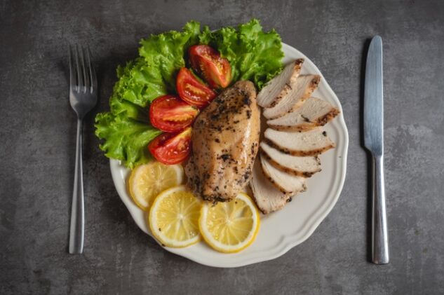 Grill ayam dengan sayur -sayuran