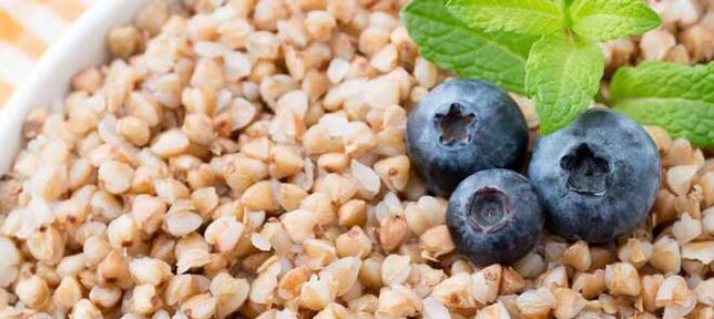 Buckwheat dengan beri
