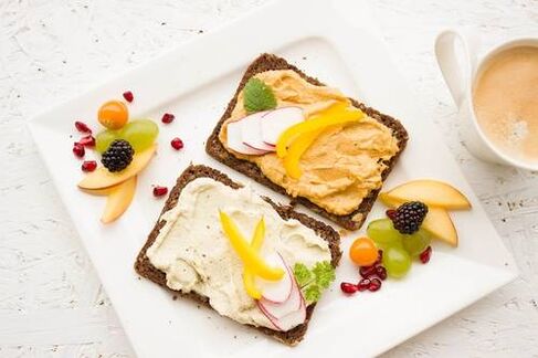 sandwic dan buah-buahan pada diet keto